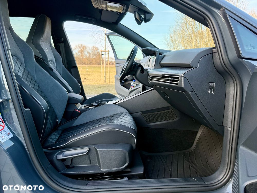 Volkswagen Golf - 31