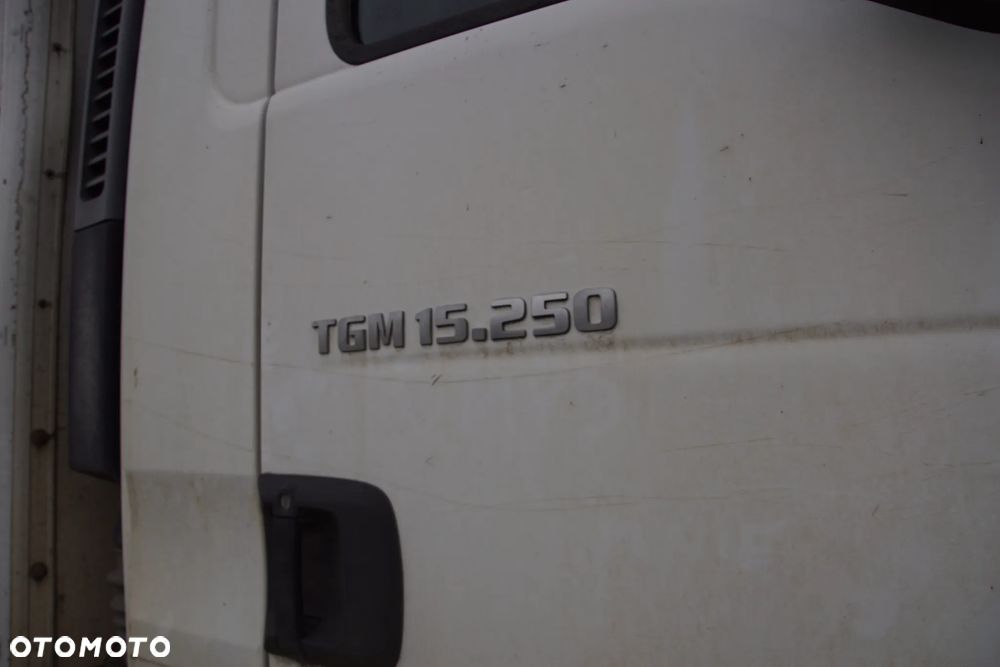 Auto na części - MAN TGM 15.250 6.9 250 KM D0836 LFL60 ZF 12AS1210TO 2009R Silnik Skrzynia Drzwi Zderzak Lusterko Lampa Osłona Owiewka Winda Deska Kokpit Sterownik Moduł Czujnik Licznik Kierownica Panel - 10