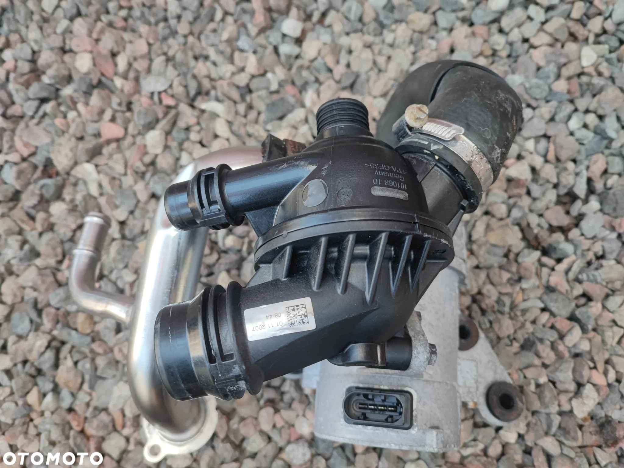 BMW E90 / E92 / E82 / E81 / E93 / E92LCI / E87 ORYGINALNA ELEKTRYCZNA POMPA WODY + TERMOASTAT DO SILNIKÓW GAMY N43 ( 1.8i / 2.0i ) O NR.  11 51 7 586 929 / 11 53 8 671 515 / 11 53 7 552 403 OEM SPRAWNA W 100% - 7