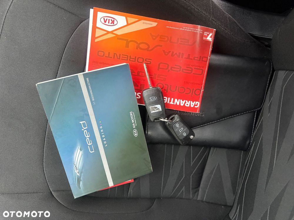 Kia Ceed - 38