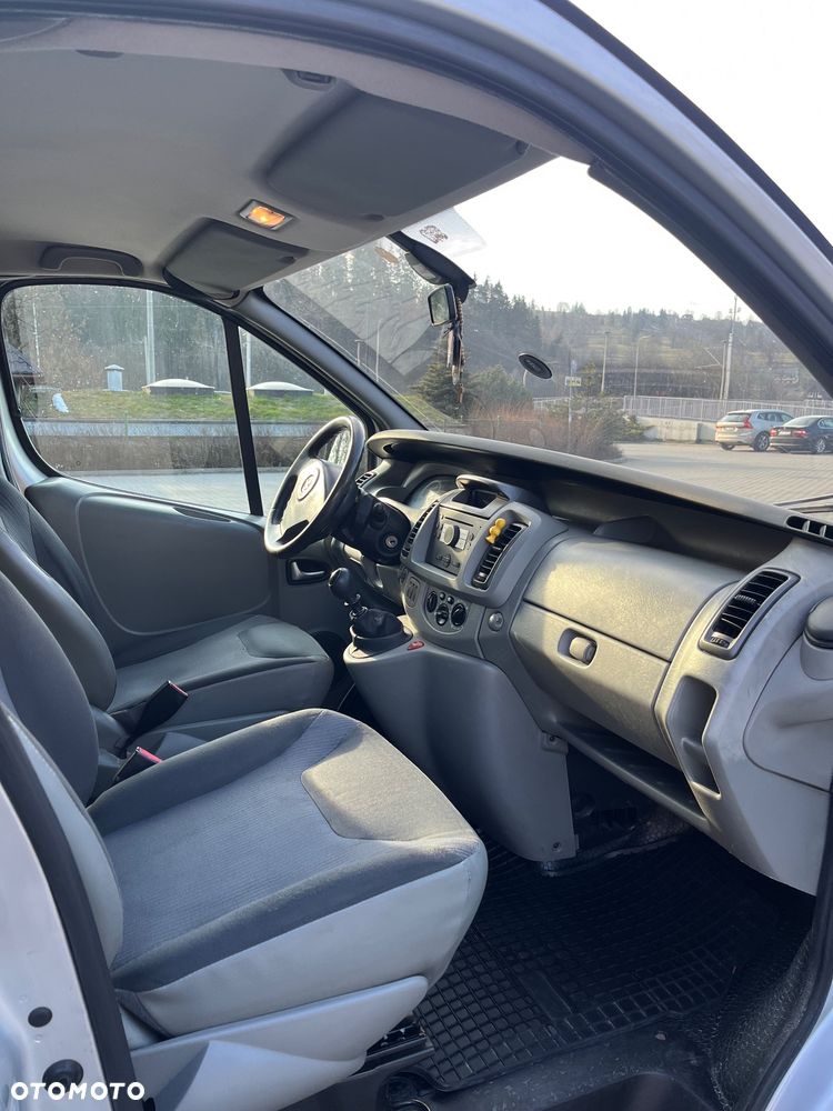 Opel Vivaro - 10