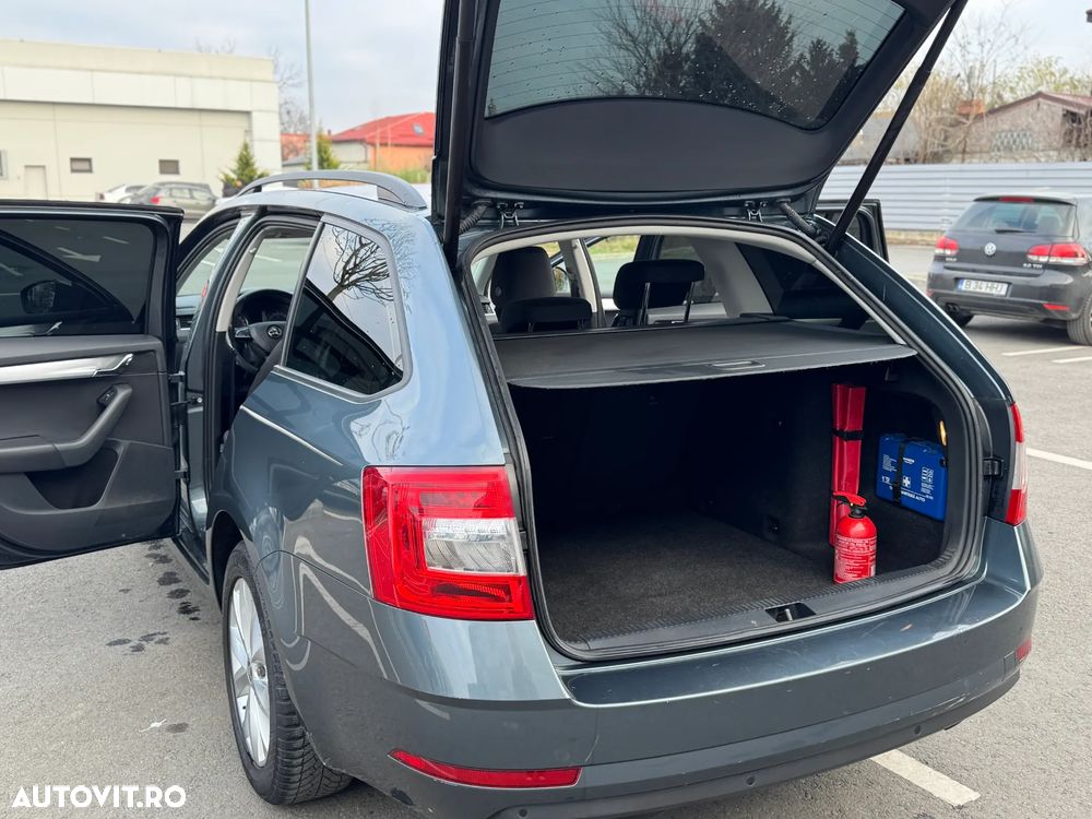 Skoda Octavia Combi 2.0 TDI DSG 4X4 Style - 4