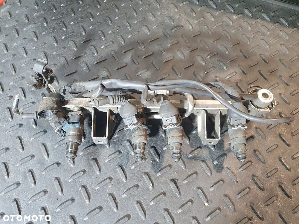 WTRYSKIWACZE WTRYSKI PALIWA AUDI A4  VW PASSAT B6 (3C2) 06B133551L 1.6L BENZYNA 75kW 1998 - 1