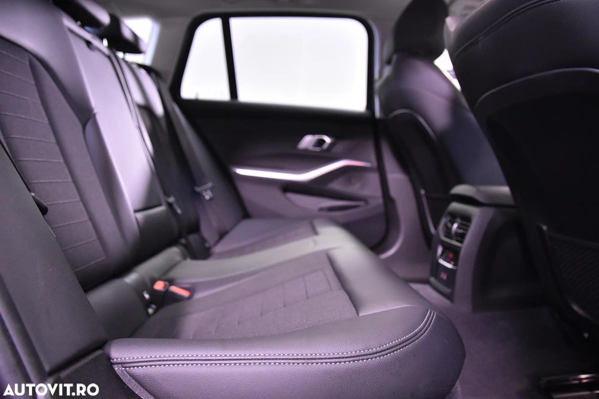 BMW Seria 3 318i Touring Aut. - 12