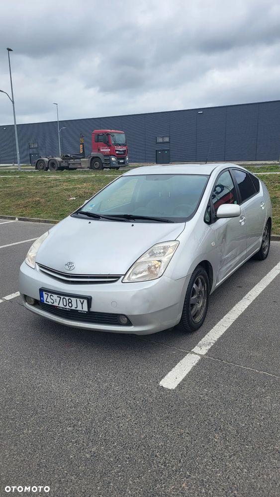 Toyota Prius 1.5 VVT-i Sol - 1