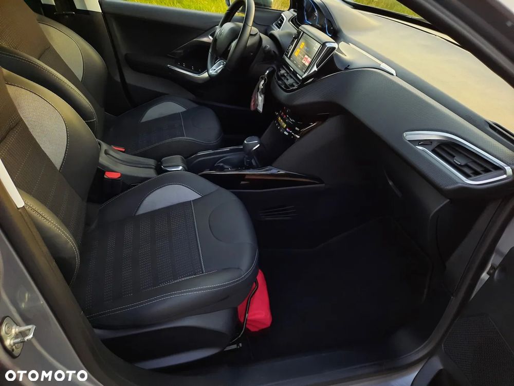 Peugeot 2008 PureTech 110 GPF Stop&Start EAT6 Style - 23
