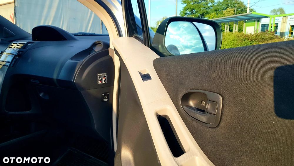 Toyota Yaris 1.0 Luna A/C - 23