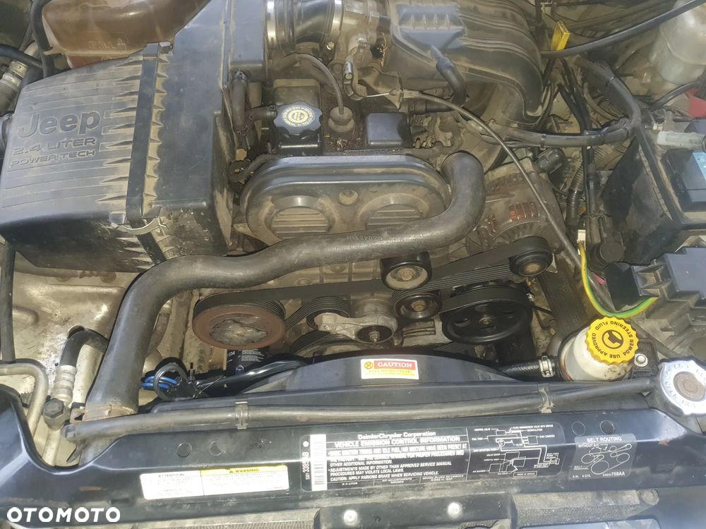 Jeep Cherokee 2.4 Sport - 8