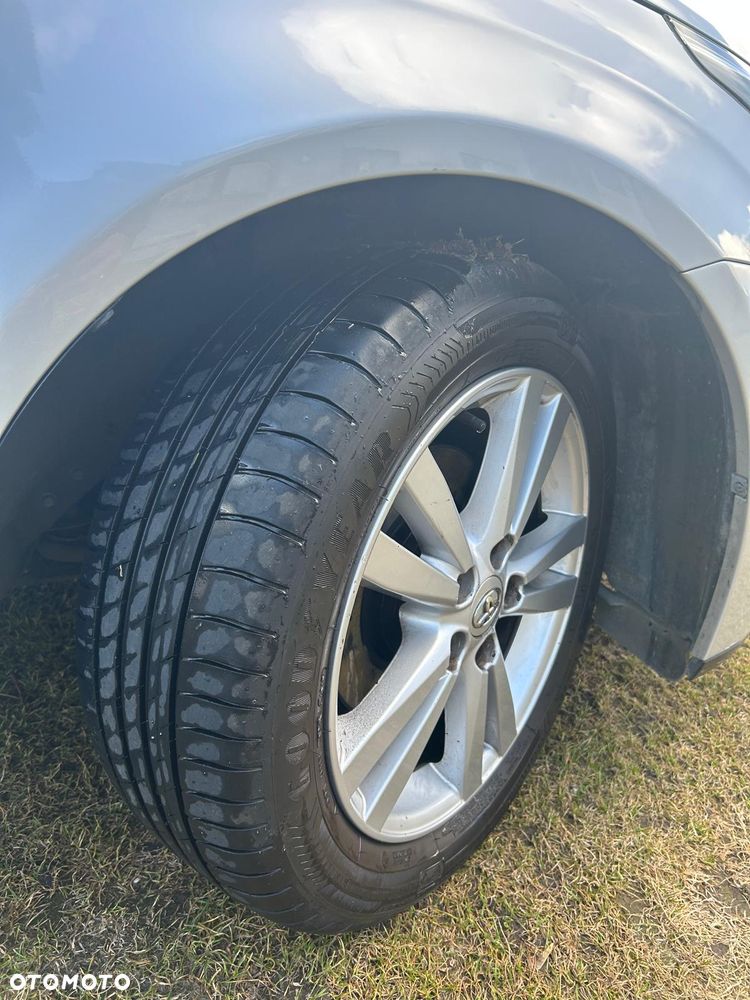 Toyota Avensis 1.8 Style - 8