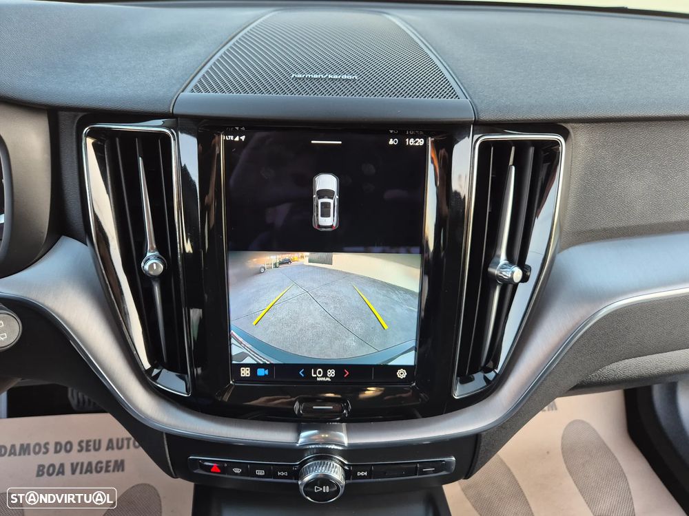 Volvo XC 60 2.0 B4 Momentum Plus - 22