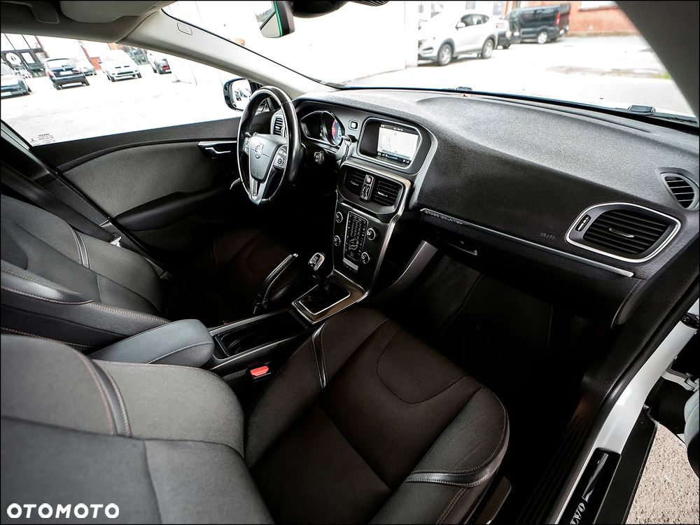 Volvo V40 Cross Country - 16