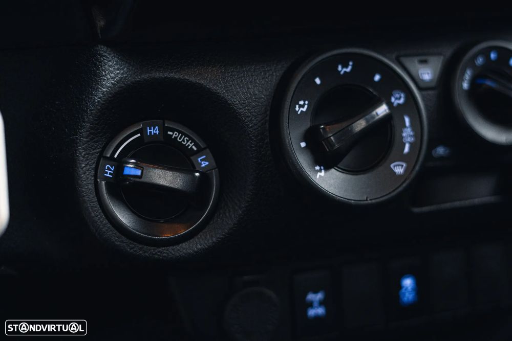 Toyota Hilux 2.4 D-4D 4WD CD CH - 12