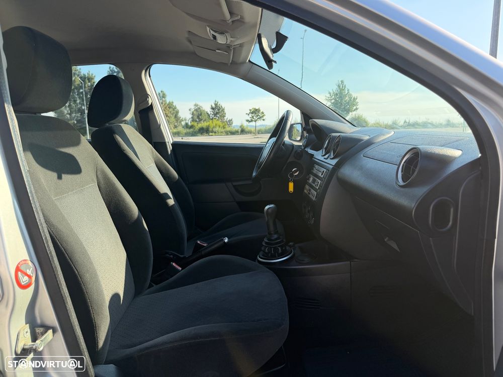 Ford Fiesta 1.25 Ghia - 10