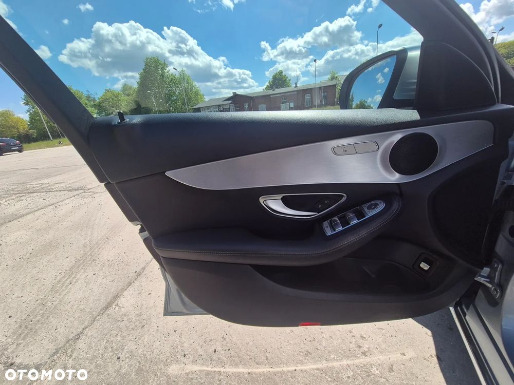 Mercedes-Benz Klasa C 220 d 4-Matic 7G-TRONIC - 29