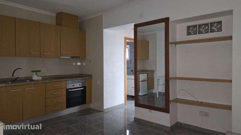 Casa térrea T1 Remodelada no Centro de Santarém- Junto ao W Shopping - Grande imagem: 5/9