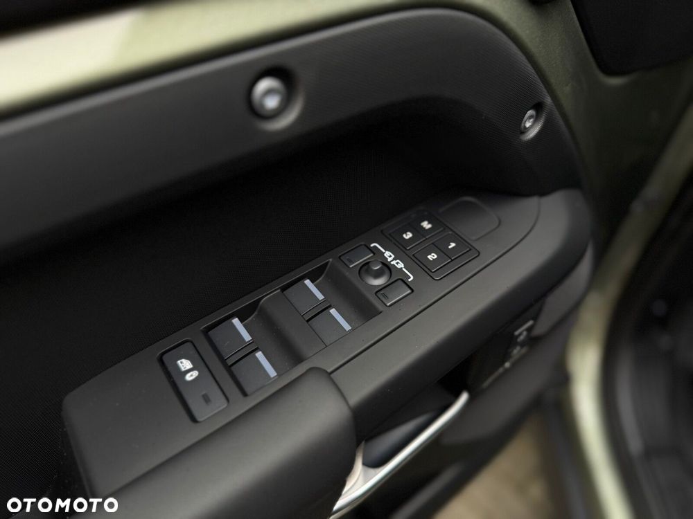 Land Rover Defender - 8