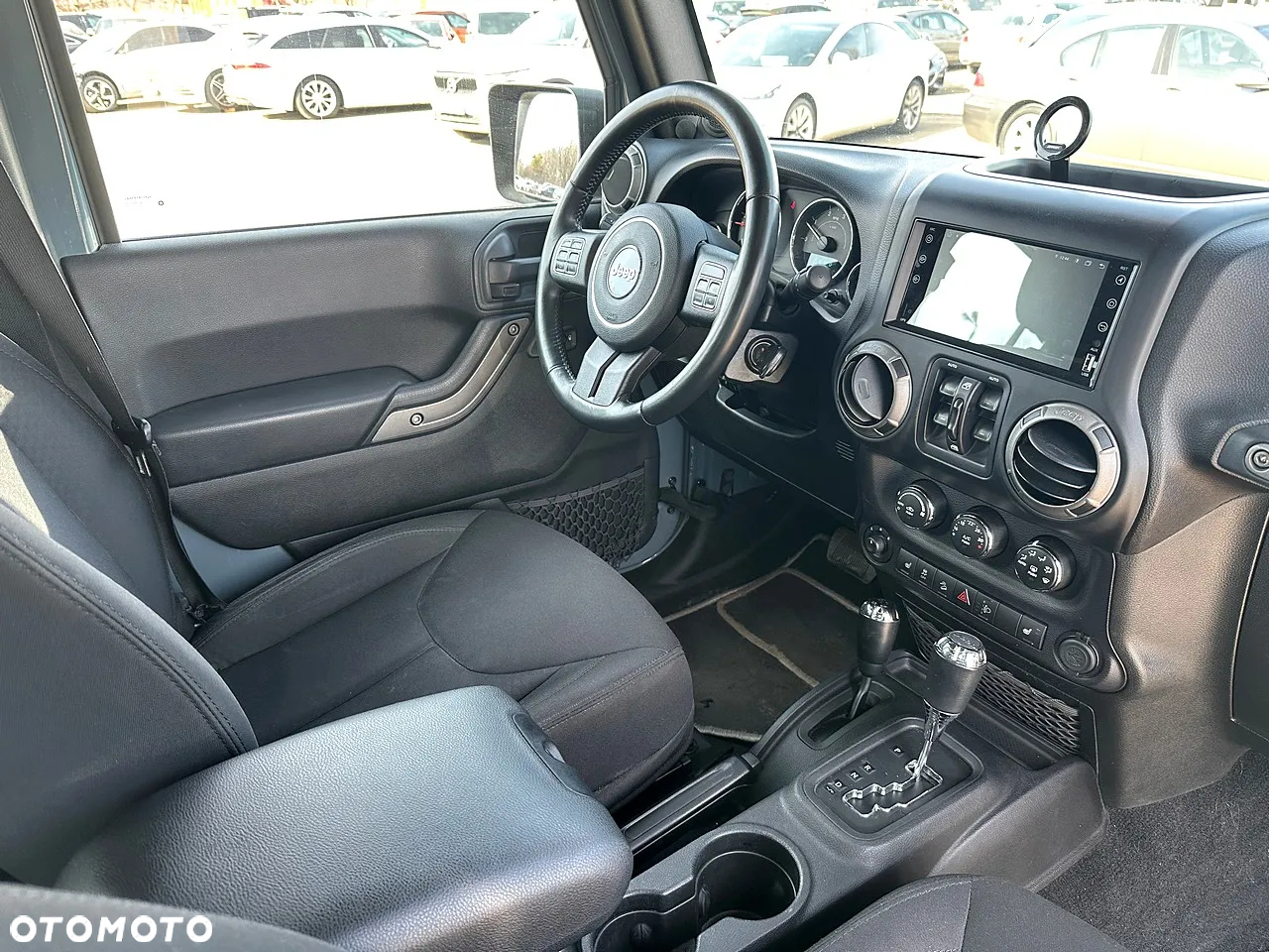 Jeep Wrangler 2.8 CRD Unlim Sport - 25