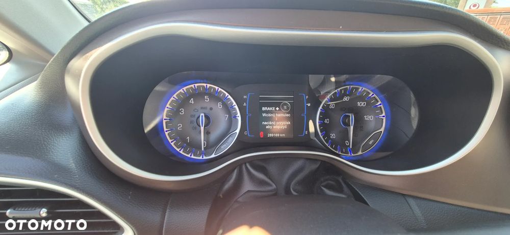 Chrysler Pacifica - 4