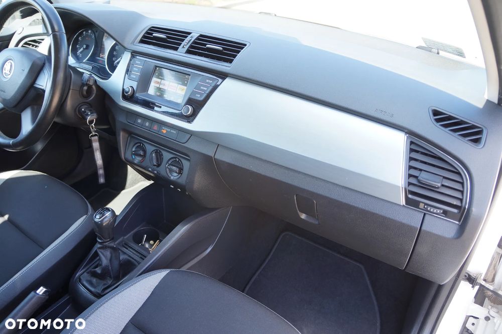 Skoda Fabia 1.0 Style Color - 12