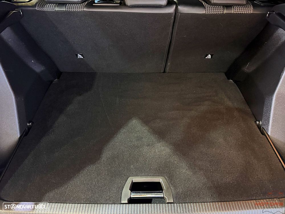 Peugeot 2008 1.2 PureTech GT EAT8 - 11