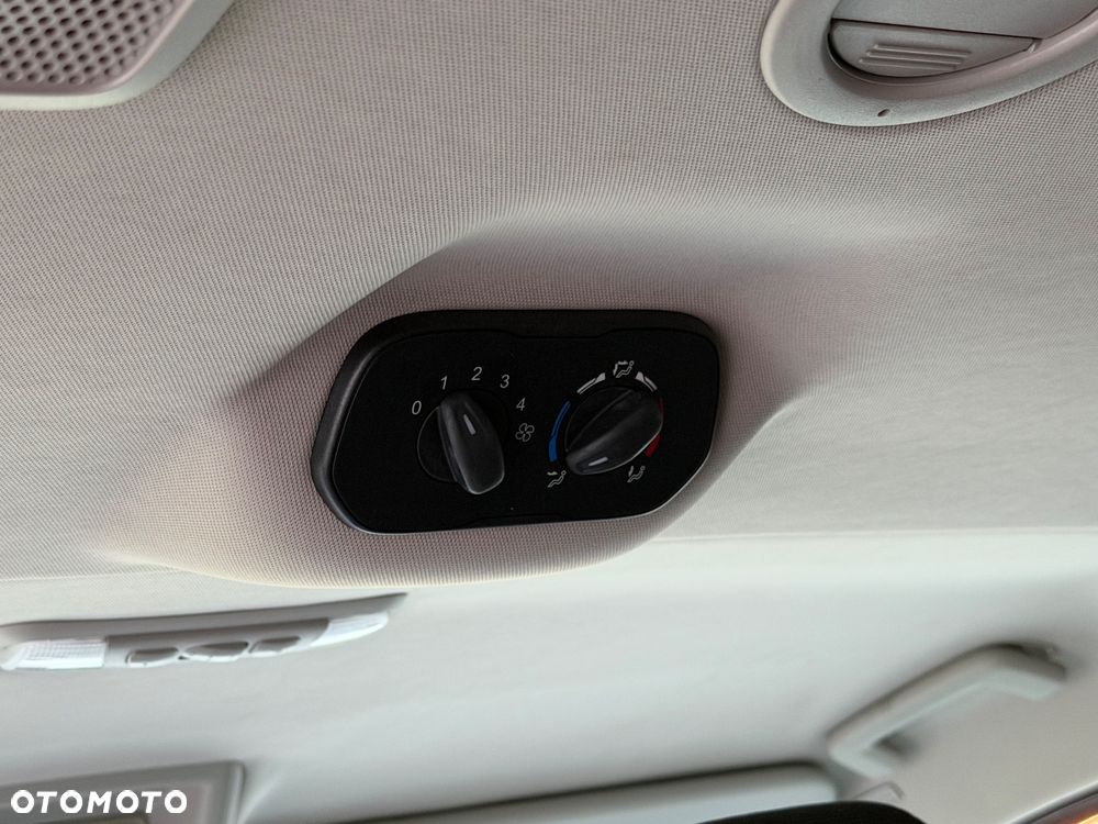 Ford Tourneo Custom 2.0 TDCi L2 Titanium - 29