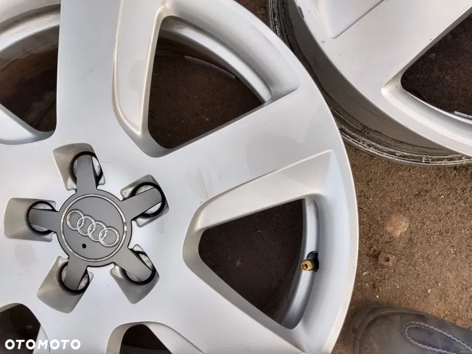 Felgi aluminiowe Audi A7 A8 D4 4H0601025 8Jx17H2 ET 30 Alusy Alufelgi Audi A-8 A-7 D4 17 Cali 4H0 - 4