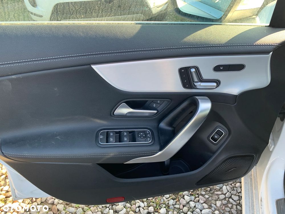 Mercedes-Benz CLA 250 4-Matic 7G-DCT - 12