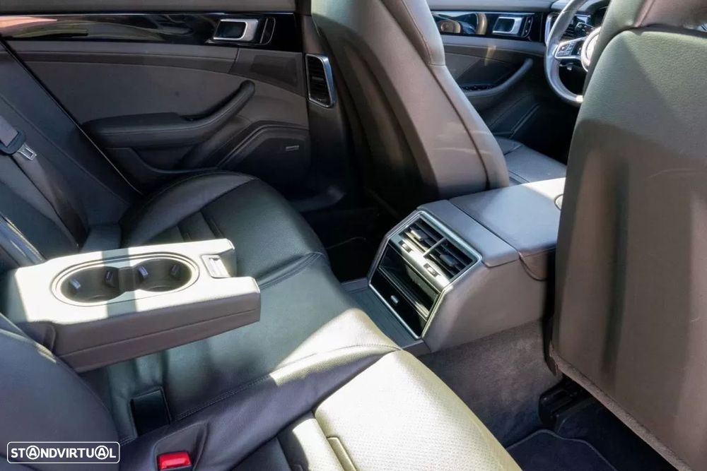 Porsche Panamera Sport Turismo - 16