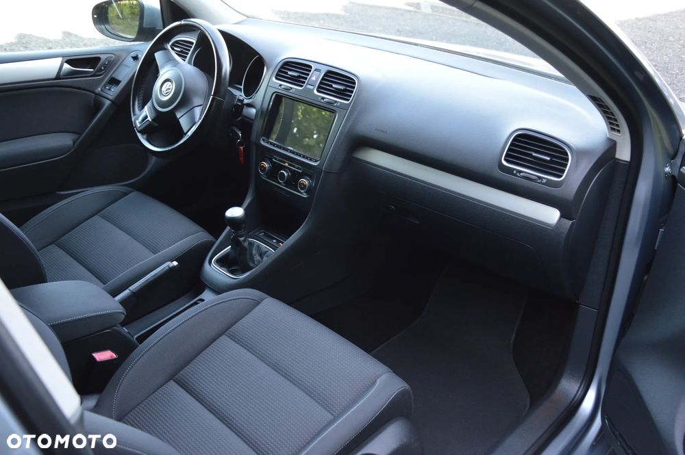 Volkswagen Golf - 32