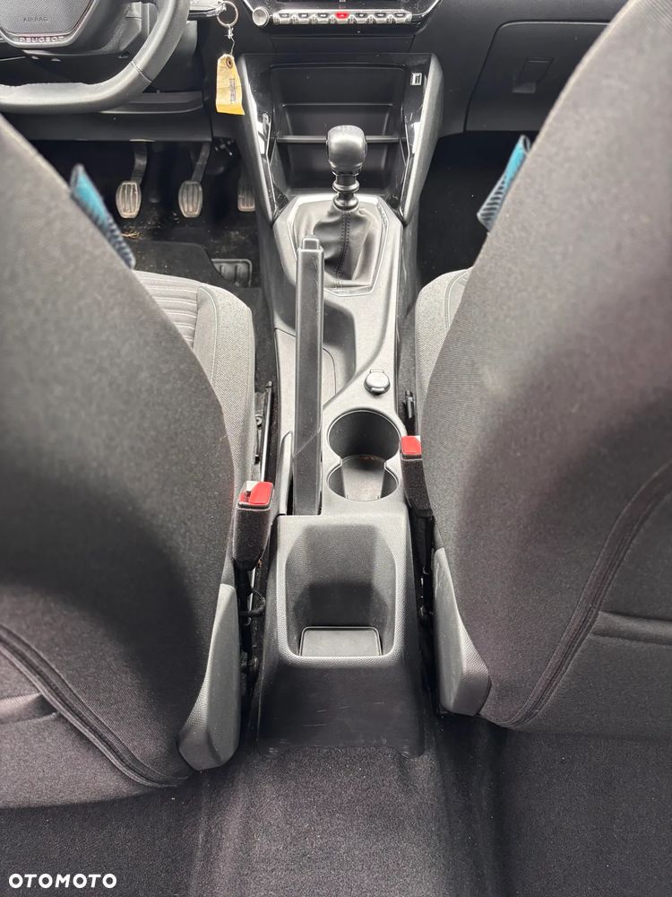 Peugeot 208 - 11