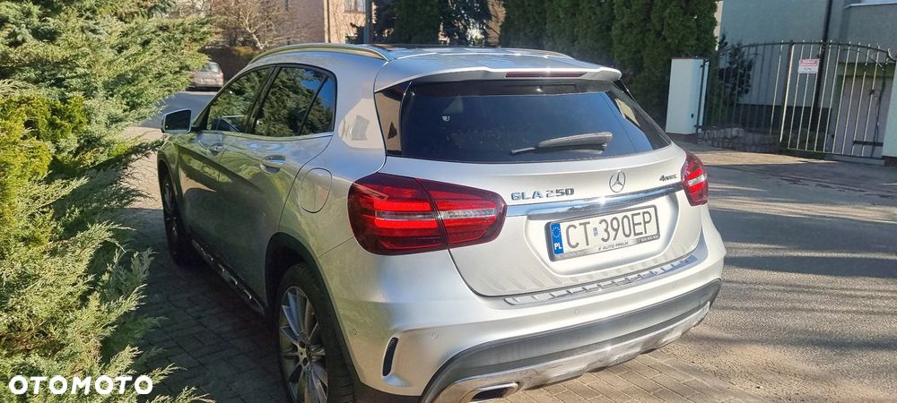 Mercedes-Benz GLA 250 4Matic 7G-DCT AMG Line - 9