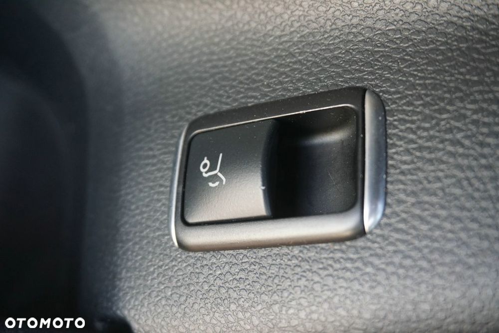 Mercedes-Benz GLA 200 7G-DCT Urban - 16