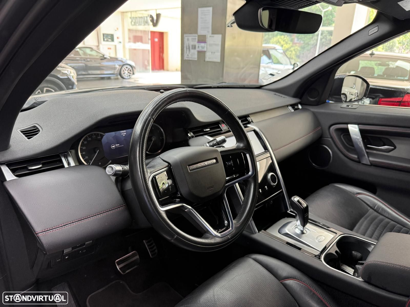 Land Rover Discovery Sport 1.5 I3 P300e AWD R-Dynamic HSE - 31