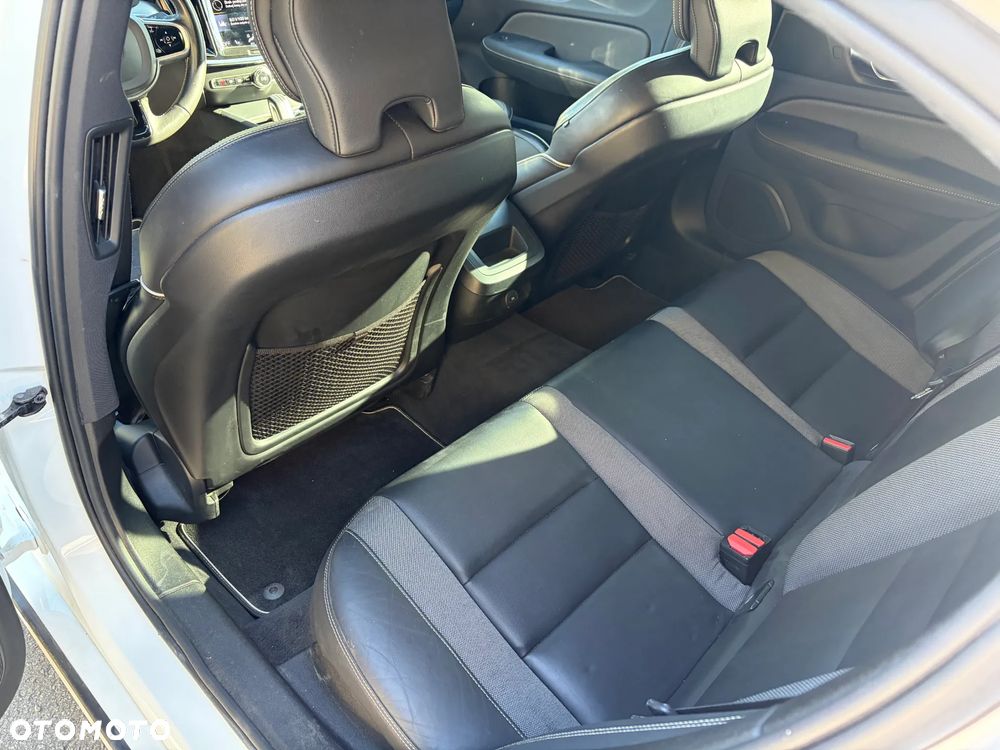 Volvo S60 B4 B R-Design - 13