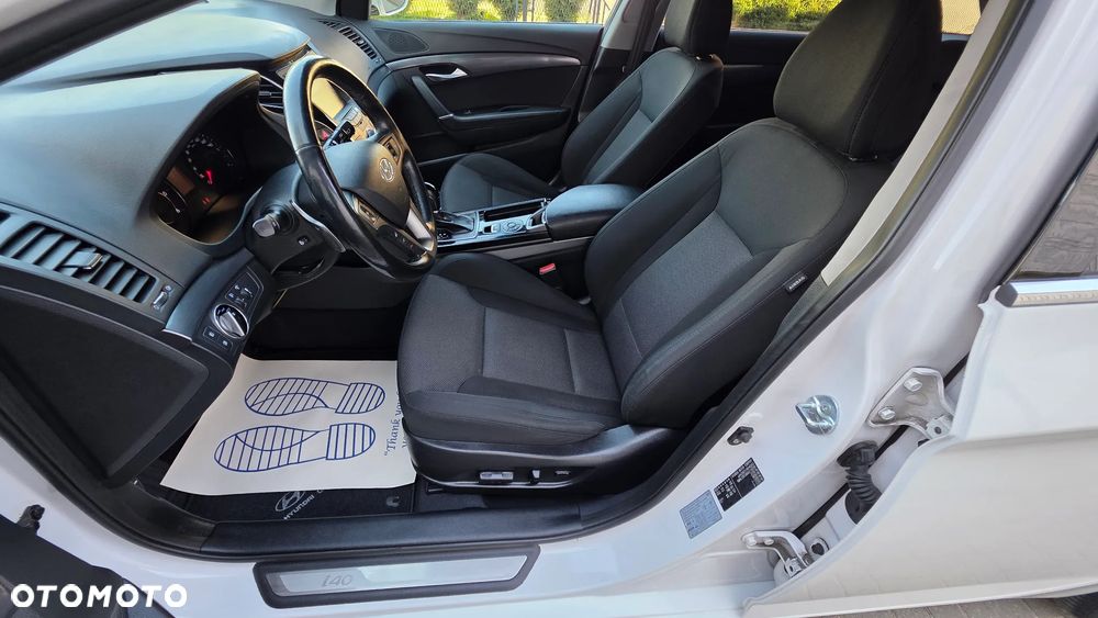 Hyundai i40 Kombi 1.7 CRDi DCT Premium - 13