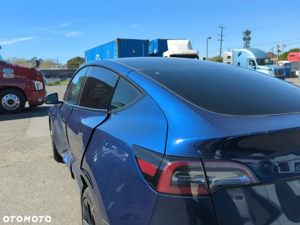 Tesla Model Y - 6