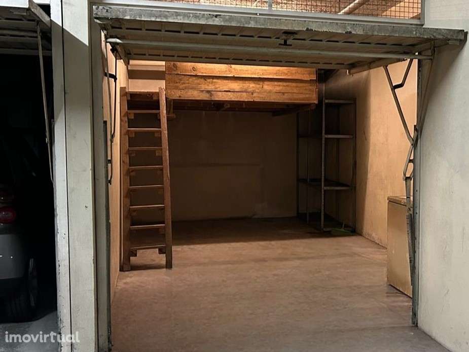Armazém/ Garagem Individual 28 m2 C/ contador Eletricidade Autónomo - Grande imagem: 3/10
