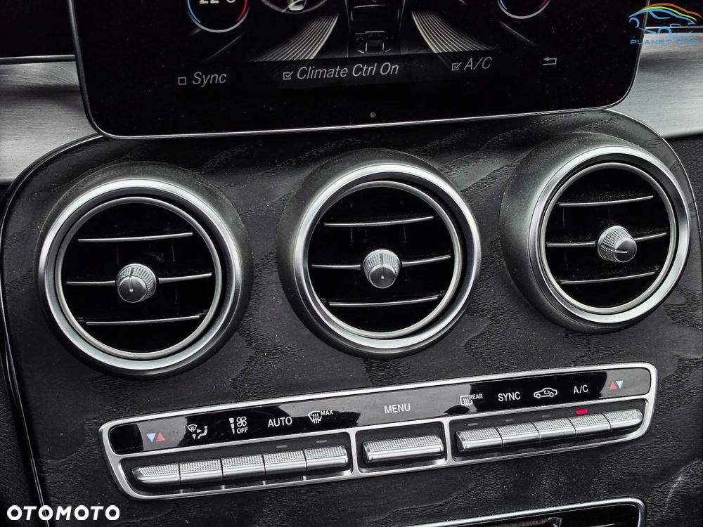 Mercedes-Benz Klasa C 300 4Matic 9G-TRONIC AMG Line - 33