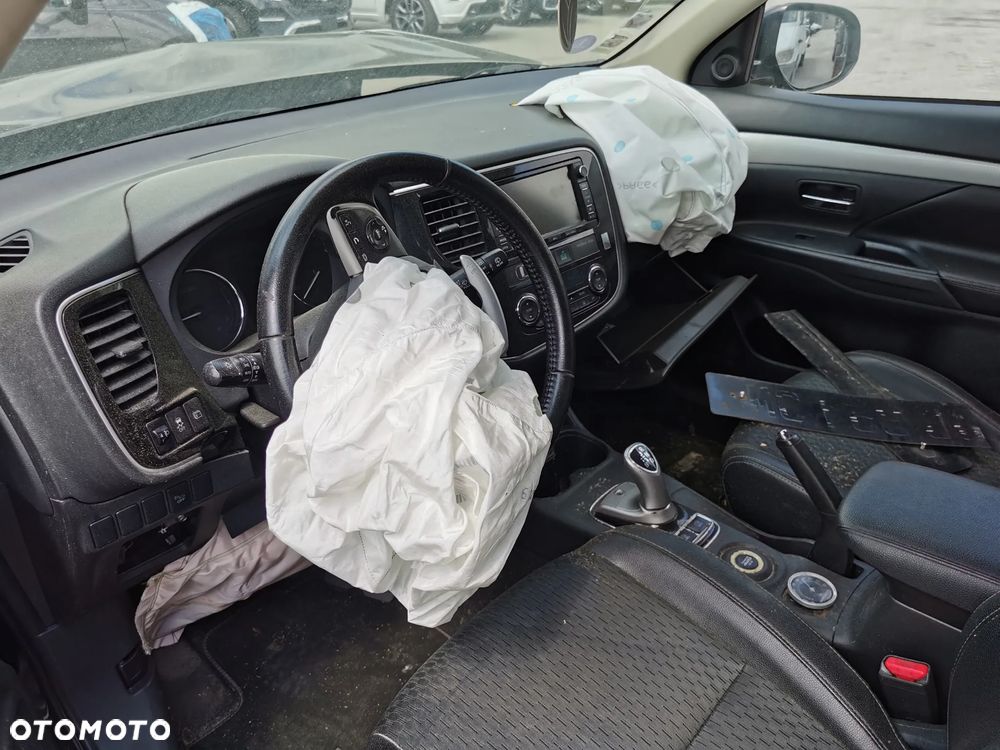 Mitsubishi Outlander Intense + - 13