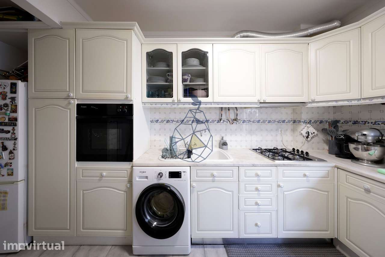 Apartamento T2 em Lagoa, zona centro. Bem localizado. - Grande imagem: 3/36