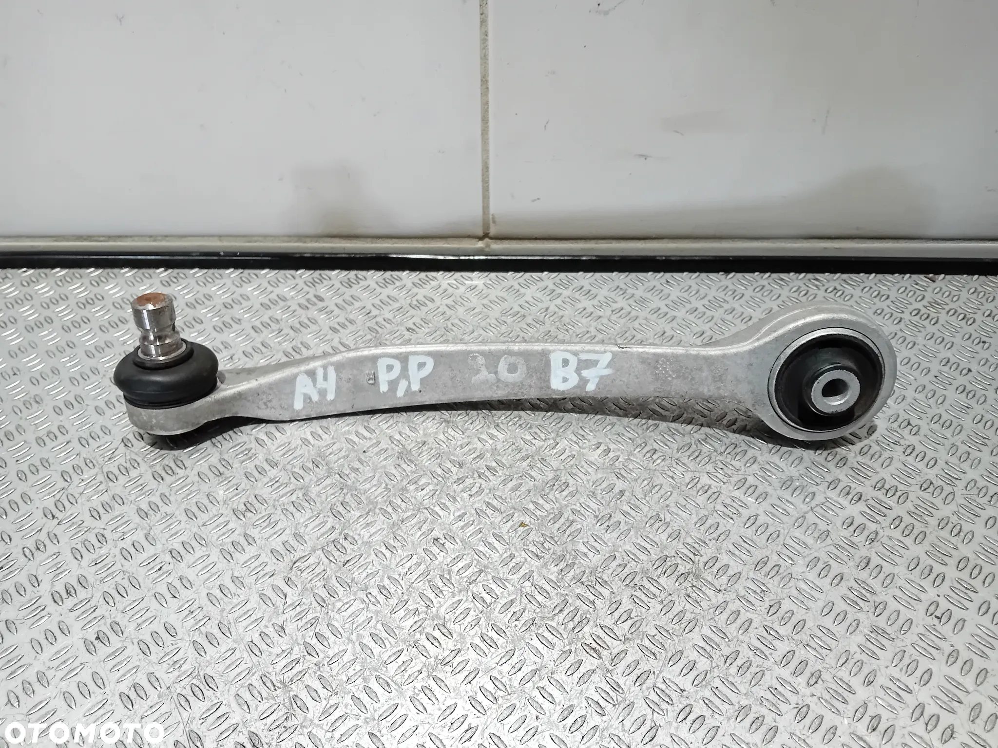 wahacz przód prawy Audi A4 B7 - 2