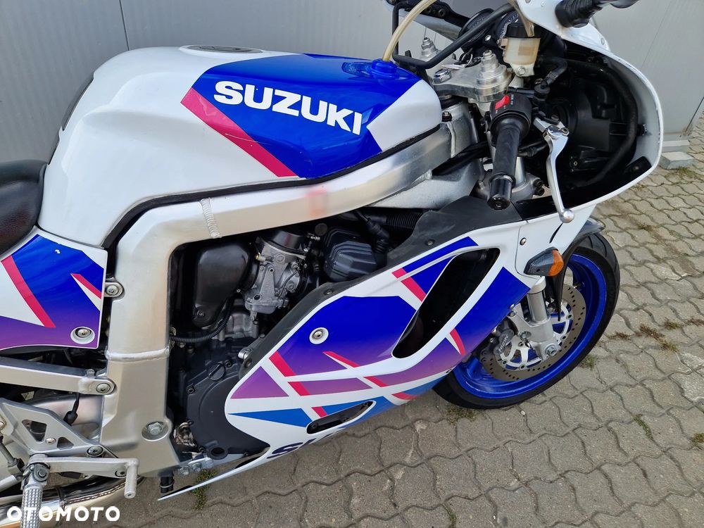 Suzuki GSX-R - 13