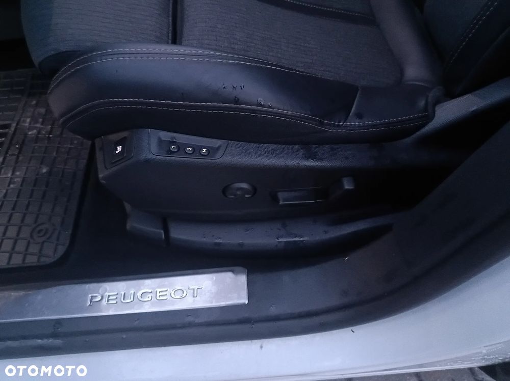 Peugeot 5008 2.0 BlueHDI Active S&S - 25
