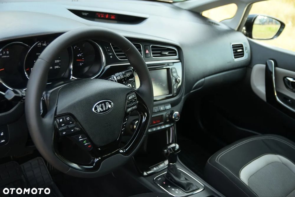 Kia Ceed 1.6 GDI DCT Platinum Edition - 25
