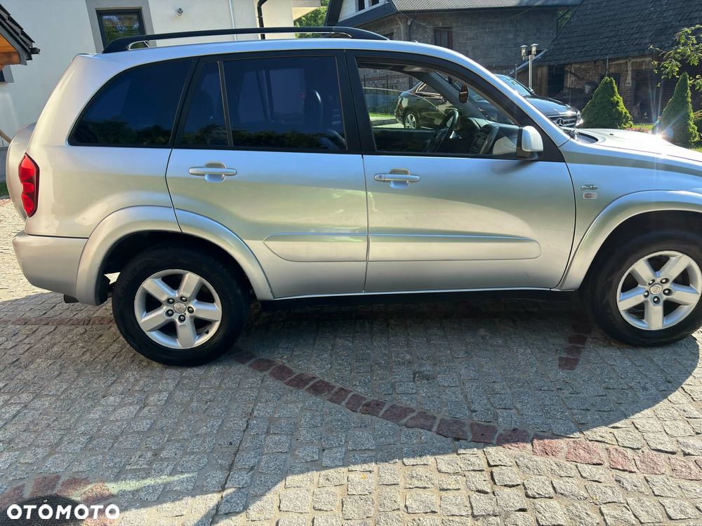 Toyota RAV4 2.0 D-4D 4x4 - 5