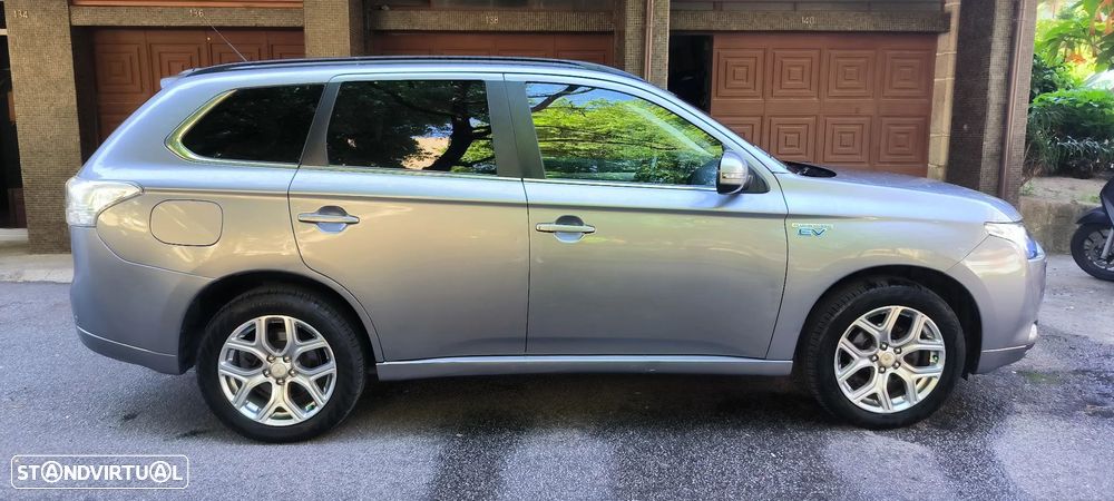 Mitsubishi Outlander 2.0 MIVEC Instyle Navi+ - 1