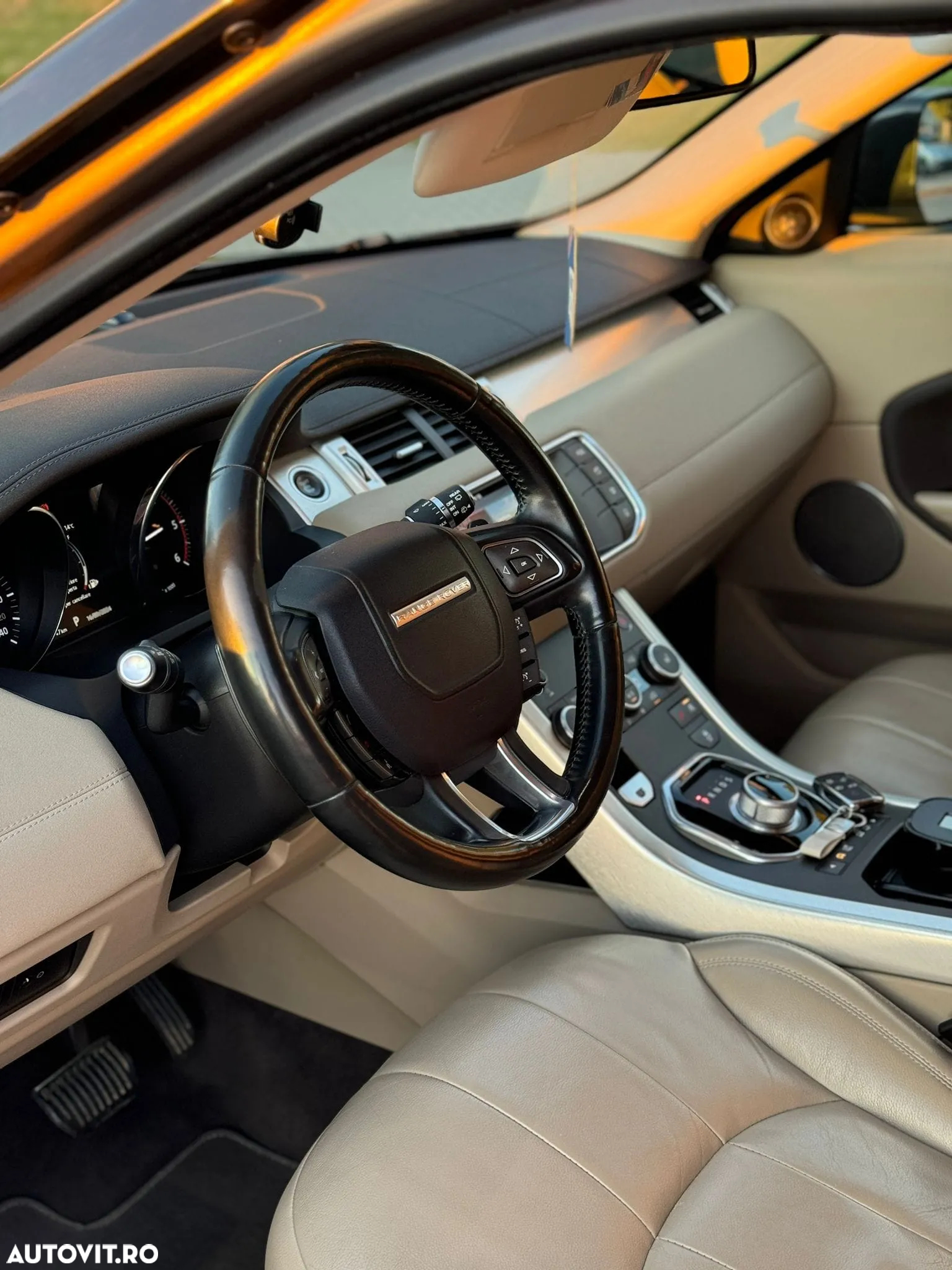 Land Rover Range Rover Evoque - 12