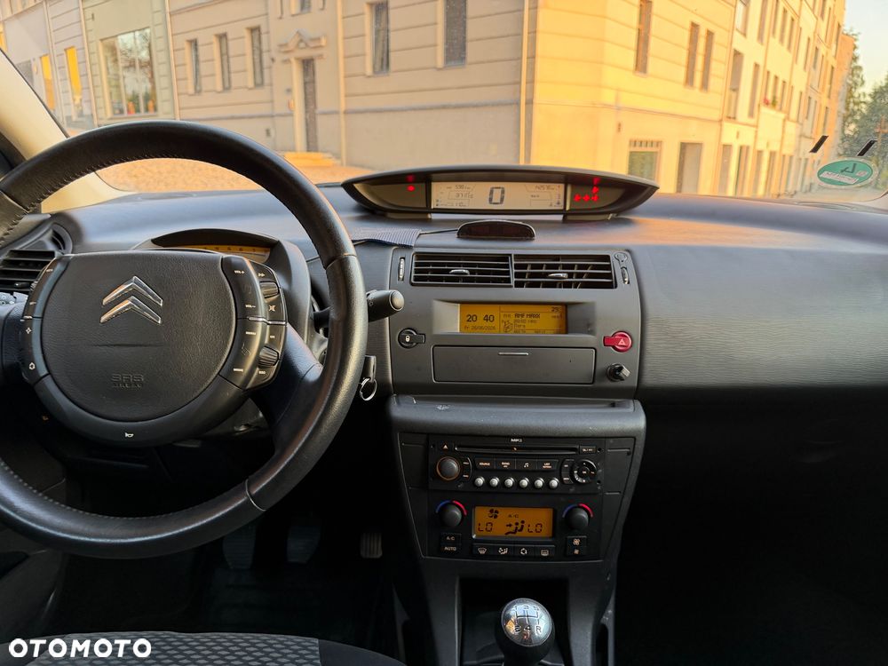Citroën C4 1.6 16V Confort - 9