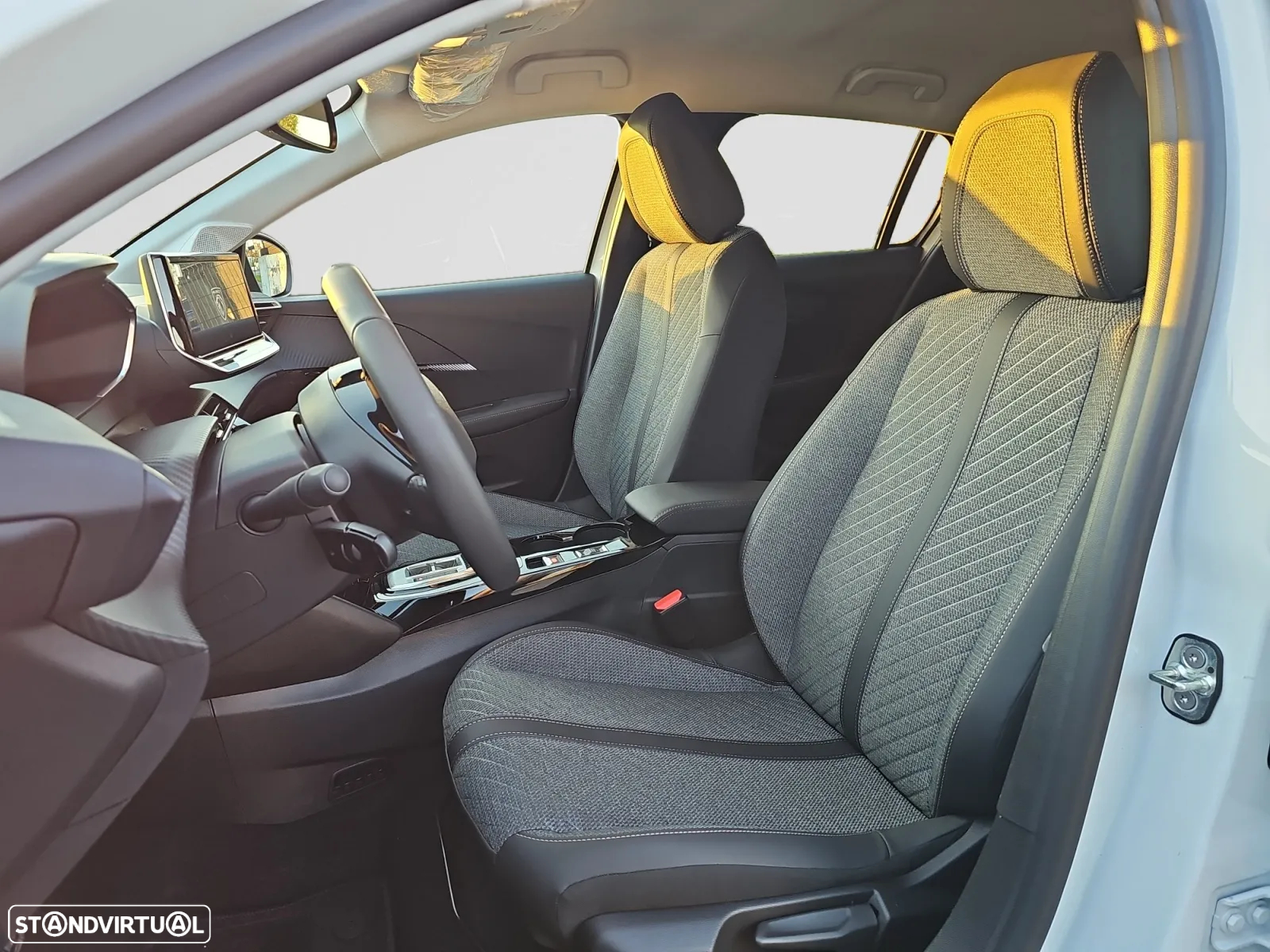Peugeot e-208 51 kWh GT - 10
