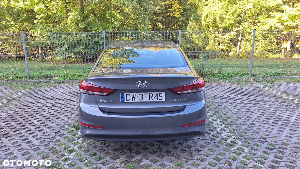 Hyundai Elantra - 9